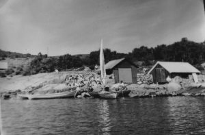Djupevik-Reilstad-sommertreff-Badevik-ved-sjøen-båter-naust-05